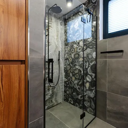 Rabbit-hole In Mit Whirlpool Und Sauna Bütgenbach