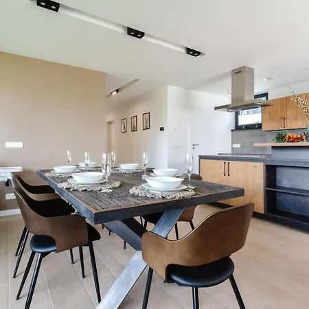 Rabbit-hole In Mit Whirlpool Und Sauna Lejlighed Bütgenbach