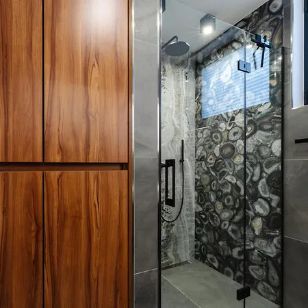 Rabbit-hole In Mit Whirlpool Und Sauna Lejlighed Bütgenbach