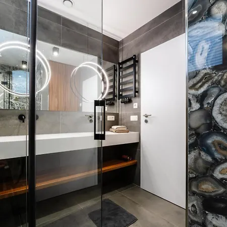 Rabbit-hole In Mit Whirlpool Und Sauna *
